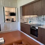 Luxury With Large Terrace And Jacuzzi Next To Famous Historic Walls Of Apartamento