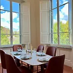Luxury With Large Terrace And Jacuzzi Next To Famous Historic Walls Of Apartamento