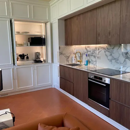 Luxury With Large Terrace And Jacuzzi Next To Famous Historic Walls Of Apartamento