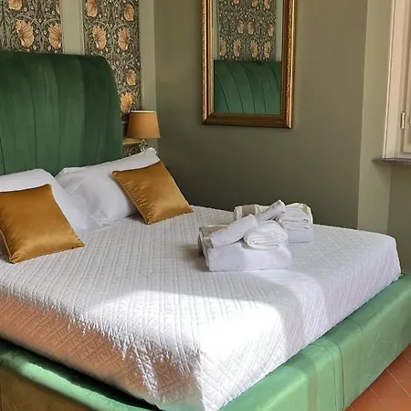 Luxury With Large Terrace And Jacuzzi Next To Famous Historic Walls Of Apartamento