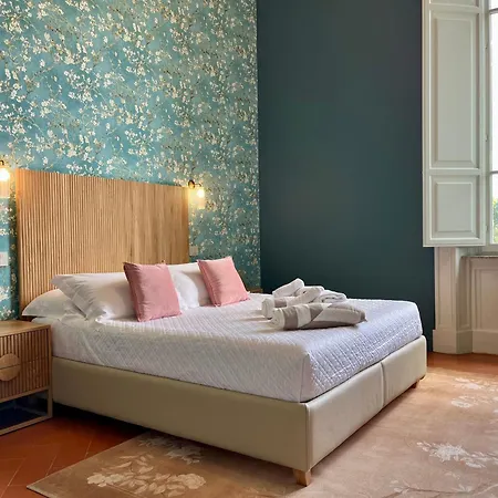 Luxury With Large Terrace And Jacuzzi Next To Famous Historic Walls Of Apartamento Lucca