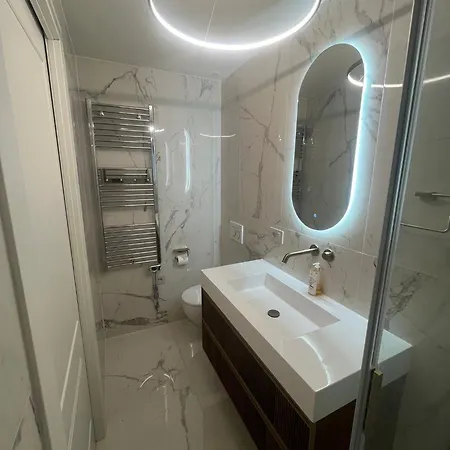 Luxury With Large Terrace And Jacuzzi Next To Famous Historic Walls Of *