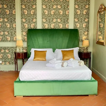 Luxury With Large Terrace And Jacuzzi Next To Famous Historic Walls Of Lucca