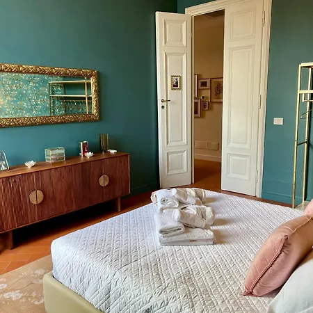 Luxury With Large Terrace And Jacuzzi Next To Famous Historic Walls Of Apartamento