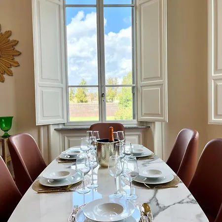 Luxury With Large Terrace And Jacuzzi Next To Famous Historic Walls Of Apartamento Lucca