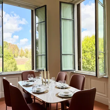 Luxury With Large Terrace And Jacuzzi Next To Famous Historic Walls Of Apartamento Lucca