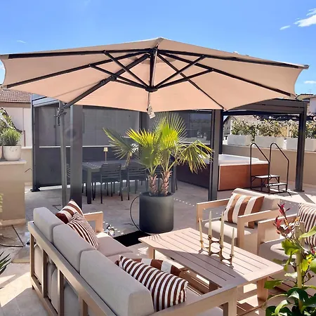Luxury With Large Terrace And Jacuzzi Next To Famous Historic Walls Of *